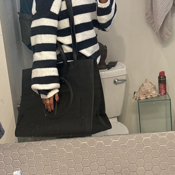 Large Black Telfar - Picture 4 of 5